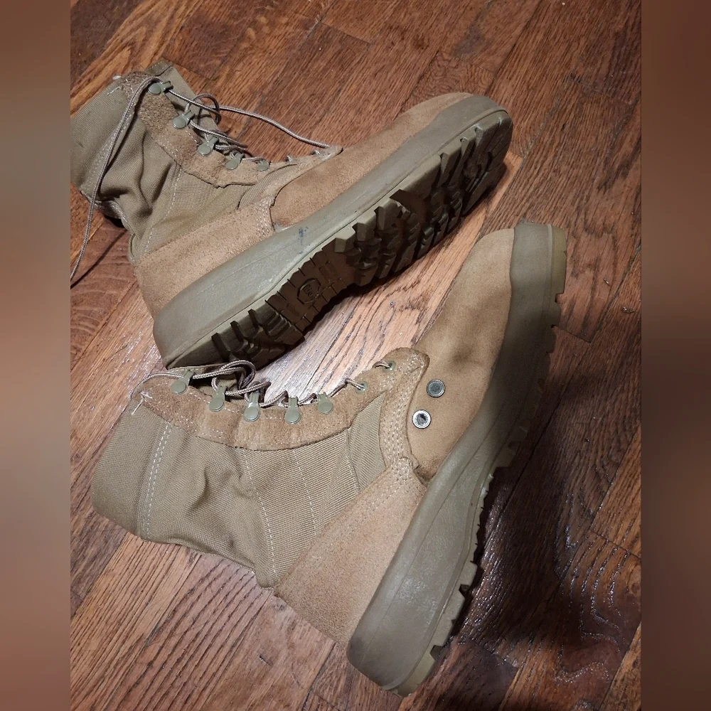 Belleville Tan/ brown Combat boots Size 9.5R - Pre-owned AHWC